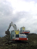 klik voor groter (800x600) Twee Takeuchi kranen
