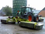 klik voor groter (800x600) Claas Disco dubbele schijvenmaaier in de achterhef