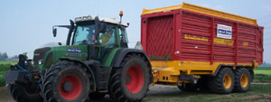 klik voor groter (800x600) opraapwagen bij de bult