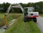 klik voor groter (800x600) Takeuchi midikraan met maaikorf