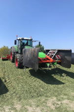 Claas met kuilverdeler en contragewicht